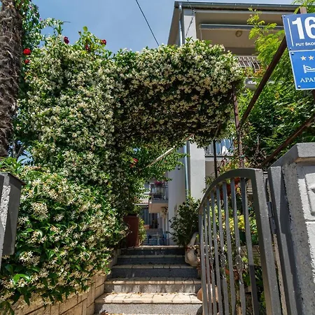With A Parking Space Lovran, Opatija - 2342 Appartamento Laurana